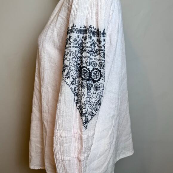 Roller Rabbit Embroidered Peasant Sleeve Top - Size S - Picture 4 of 6